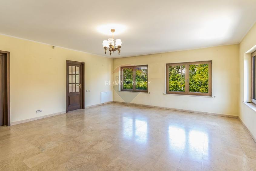 9 camere, 5 bai, spatiu hobby, gradina, garaj,locatie buna - 11