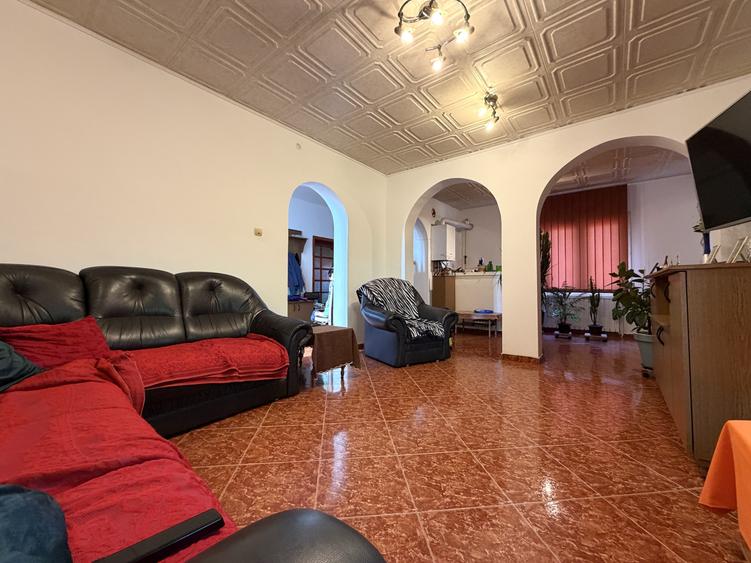 Casa individuala 6 camere, 165 mp utili, 641 mp teren - Ghiroda