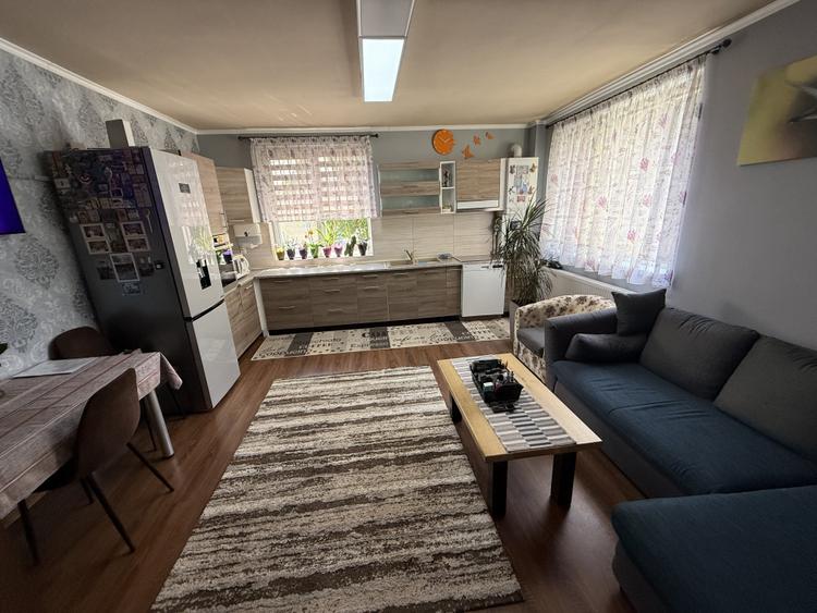 Casa alipită, 208mp utili, 304mp teren, zona PETROM, Baciu