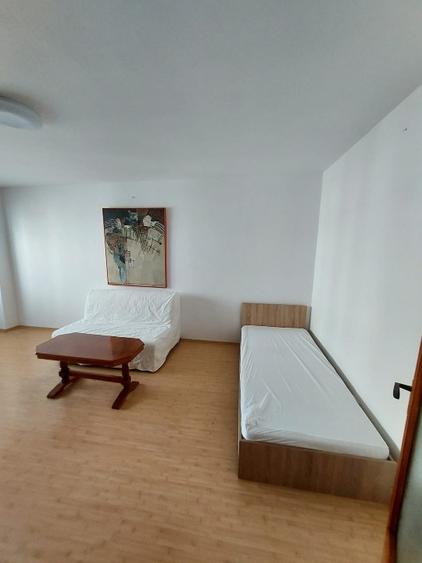 Garsoniera, zona Nerva Traian, 2000 RON sau 375 euro