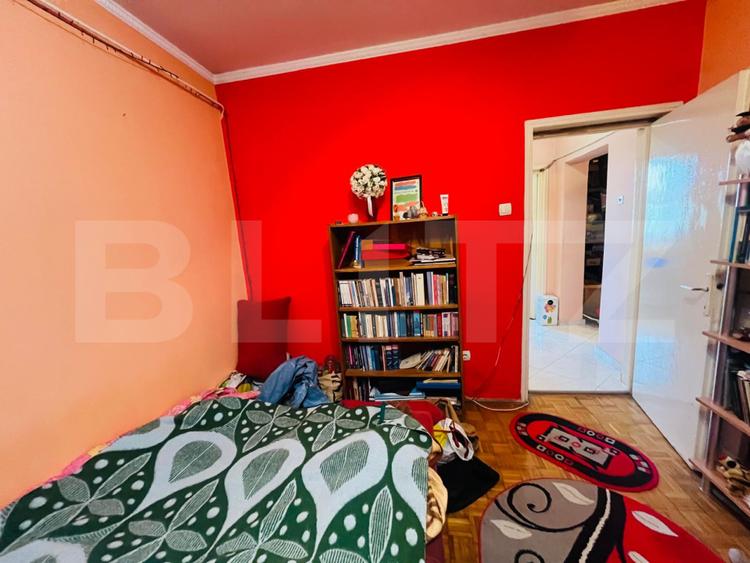 Apartament cu 3 camere, decomandat, zona - Bulevardul Dacia