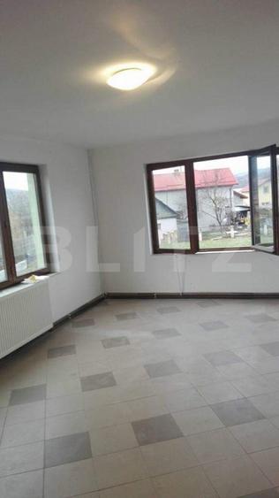 Proprietate cu 10 camere pentru investitie, teren 800 mp, Comuna Mociu