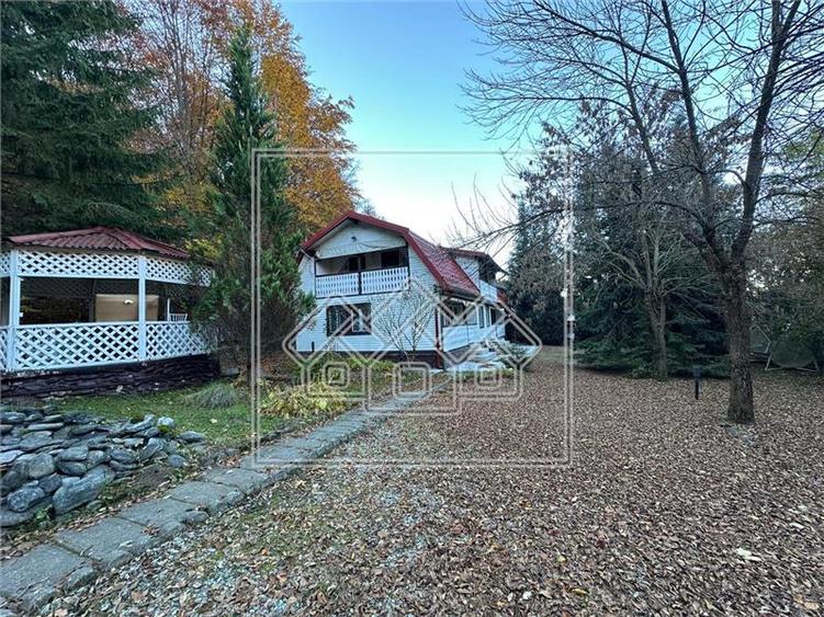 Casa de vacanta in Cartisoara, Transfagarasan - teren 971 mp, 8 camere