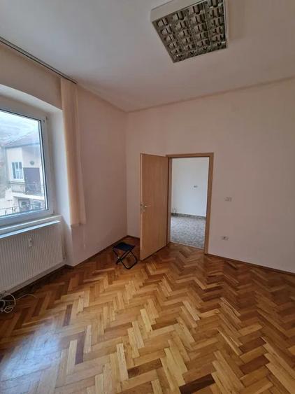 Proprietar, inchiriez spatiu pentru firma/birouri