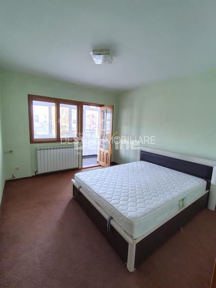 Apartament de vânzare, zona PODU ROȘ, 3 camere, semidecomandat, etaj 1 - 3