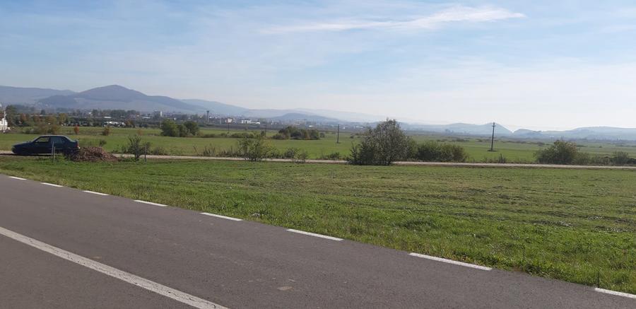 Vand teren parcelat , toate parcelele la drum, situat la Subpadure