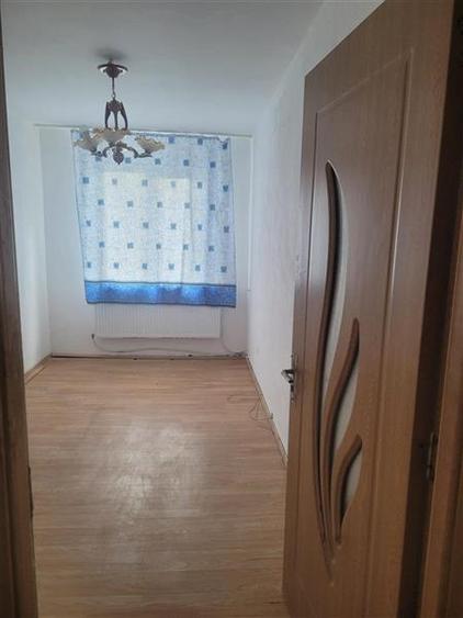 Apartament 3 camere semidecomandat, zona Neagoe Voda