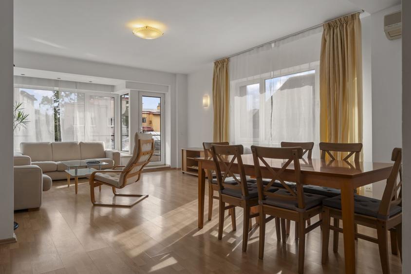 3 Splendid in Primaverii etaj 2 din 3, in bloc butic,  parcare