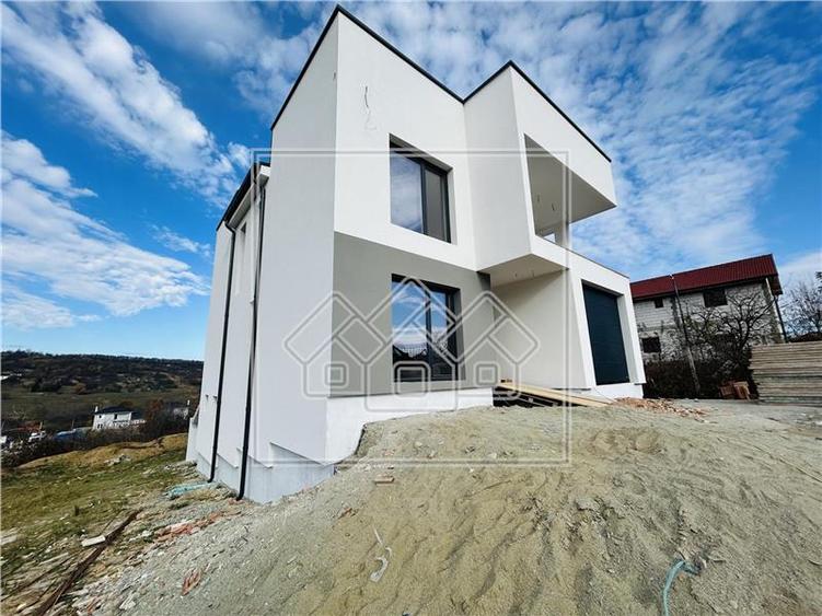 Casa cu teren 561 mp, predare la alb, in Cisnadie