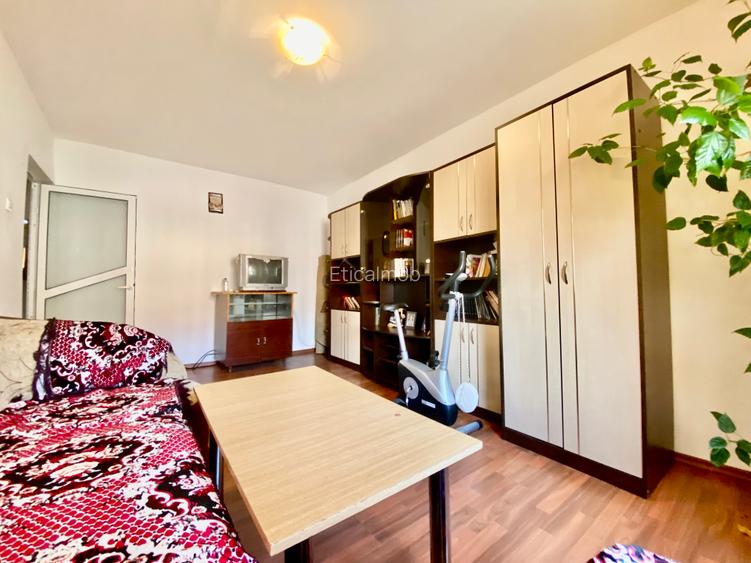 Apartament 3 Camere Decomandat de Închiriat – Micro 12, Târgoviște - 11