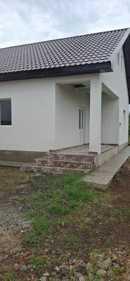 Vindem casa in Lumina