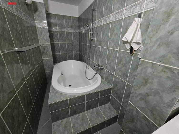 Apartament cu 3 camere str VICTORIEI