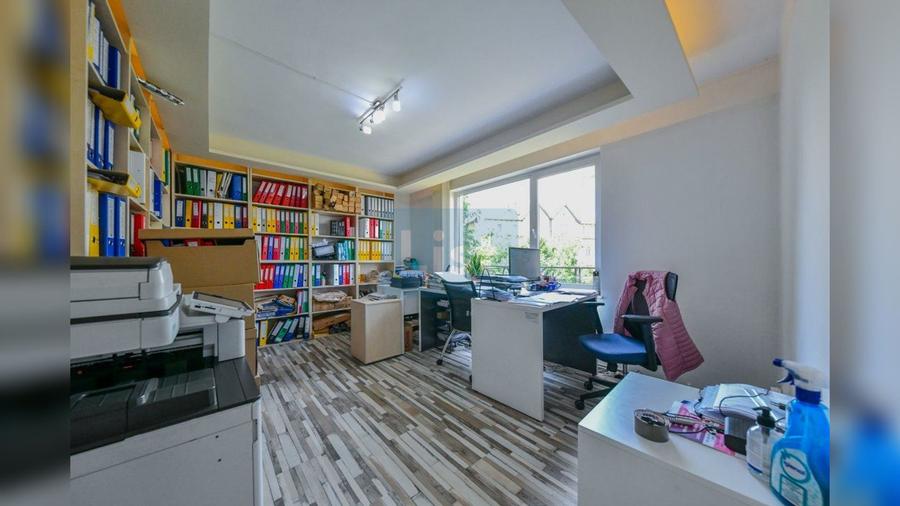 Comision 0 % Apartament 3 camere PARTER, 2 parcari, curte 100mp