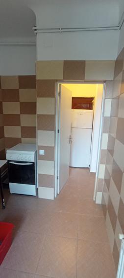 3 camere zugravit recent in cladire interbelica zona Tineretului metrou 600 m