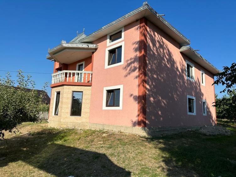 Casa | vila de vânzare - 20 min oraș - 17km - asfalt pana la poarta