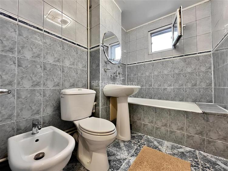 Apartament Decomandat cu 3 Camere si Parcare in Tractorul - 9