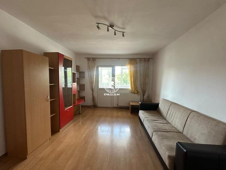 Apartament 2 camere de vanzare decomandat etajul 1 - Gara