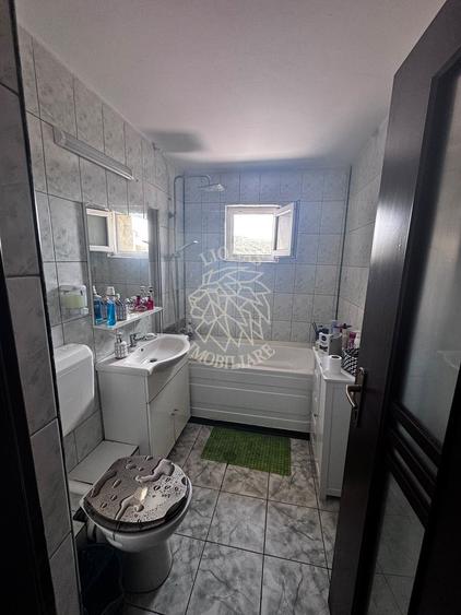 Apartament decomandat 3 camere-2 balcoane-etaj 3-Zona Petru Maior