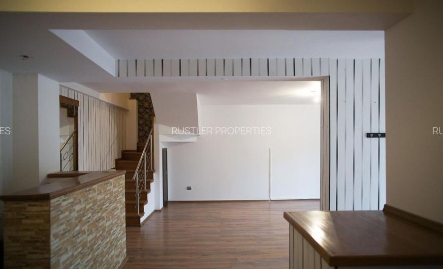 Vila cocheta cu 4 camere, parcare si curte - Baneasa - 4