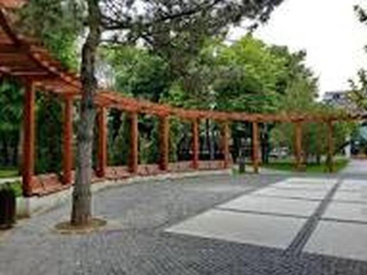 Titan-Parcul Titanel-strada Burdujeni etaj 1/4