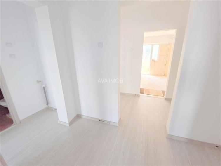 Apartament 3 decomandate, etaj 1, renovat, zona Ura