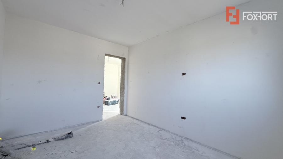 Duplex cu 4 camere despartit prin baie, Mosnita Veche