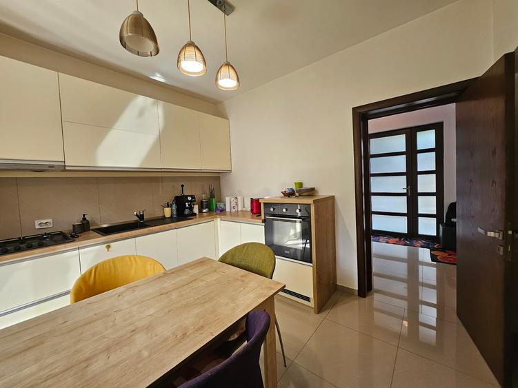 Oferta vanzare parte din triplex in Zavoi, Stefanesti, mobilata , 178000 EURO