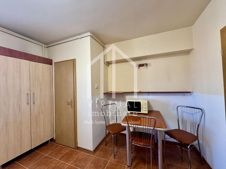 Apartamet cu 3 camere+birou, etaj 4/6, decomandat, Bl. Mihai Viteazu