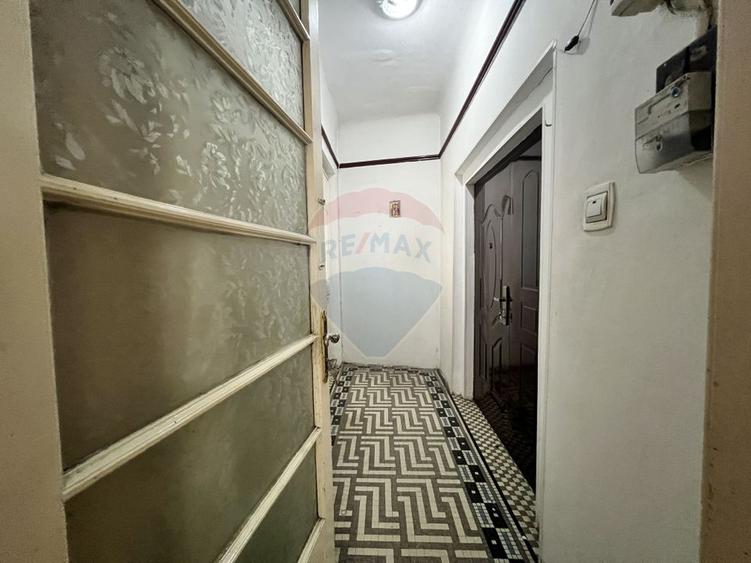 Apartament cu 3 camere de vânzare în zona Bucur Obor