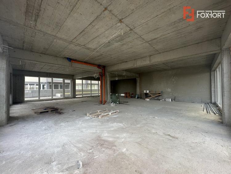 Spatiu comercial la gri, 133 mp, de vanzare, in zona Aradului