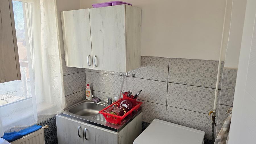 Vand garsoniera in Deva, zona Marasti, suprafata utila 28 mp, etaj 3, mobilata