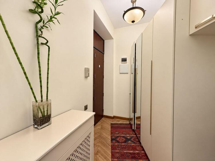 Apartament interbelic cu șemineu și balcon | Lângă Parcul Cișmigiu