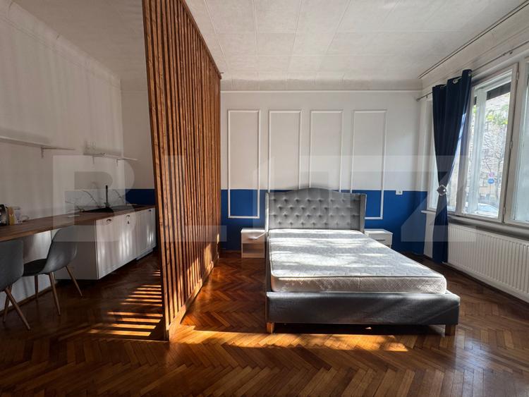 Doua apartamente cu potențial de unificare, curte interioară si garaj, str Horea