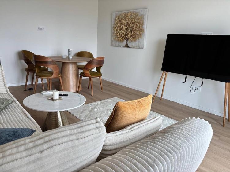 Apartament premium 3 camere | Ultimul etaj | Terasă 19 mp | 2 parcări | Coresi