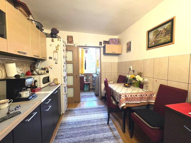 Apartament 2 camere 52mp zona Crsain mobilat Pret 60000eur neg