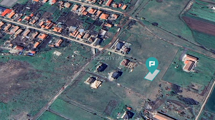 Loc de casa de 512mp în Livada