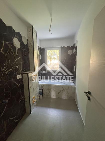 Apartament 3 camere de vanzare - structura tip vila, zona verde