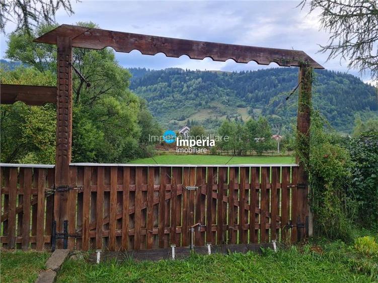 Campulung Moldovenesc, zona Cucoara | 4.544 mp teren | 2 casute locuibile + 2 fo - 26