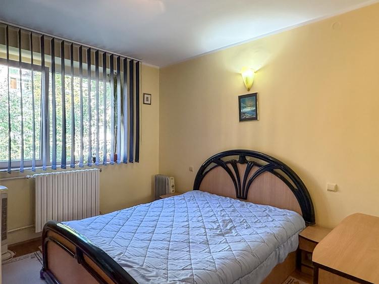 Tomis II – 2 camere, etaj 1/4, zonă centrală cu spații verzi, renovat | tur360