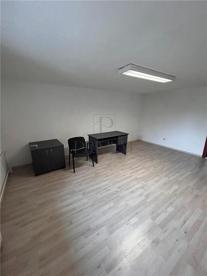 Mansarda - 4 spatii de birou - 120 mp - centrala proprie - AC