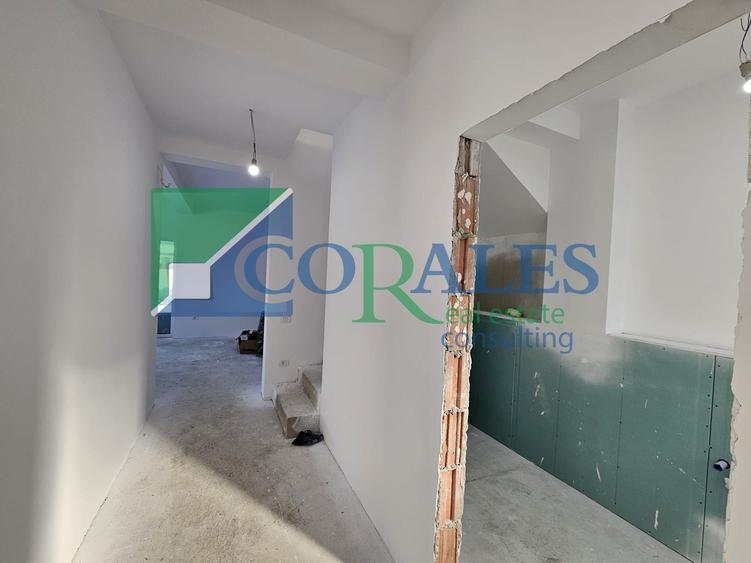 Despartit prin casa scarii! Zona buna! Asfalt! Toate utilitatile!