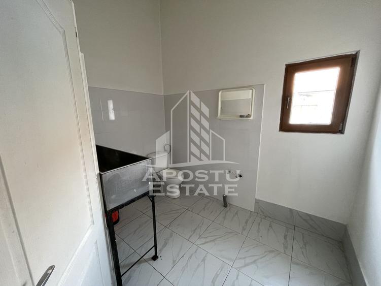Spatiu comercial de inchiriat 49 mp , intrare din strada, Girocului.