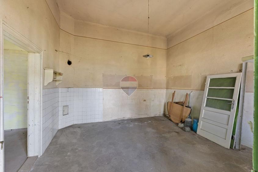Apartament spațios la casă, 234 mp utili, ultracentral în Pecica