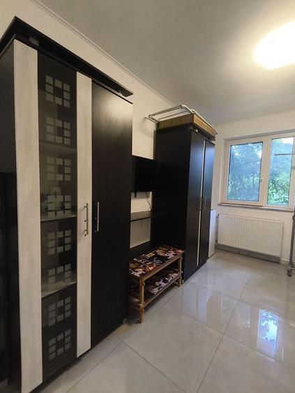 Garsoniera lângă piața Cet, renovata nou, et 2/4, Radet+boiler.