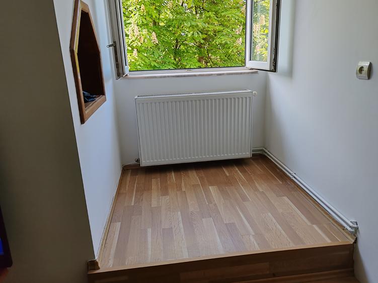Apartament 3 camere liber la vanzare zona Colinei