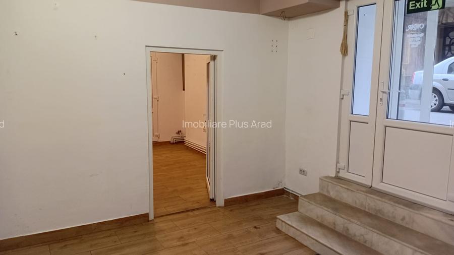 Inchiriez spatiu comercial central   Piata Mihai Viteazul - 13