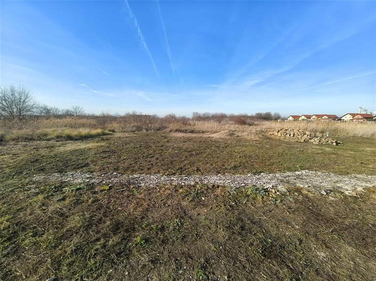 Teren 400 mp in Confectii cu 2 fronturi stradale