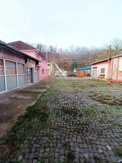 Spatiu comercial si depozite, teren 1673 mp, la iesire din Dej spre Cluj