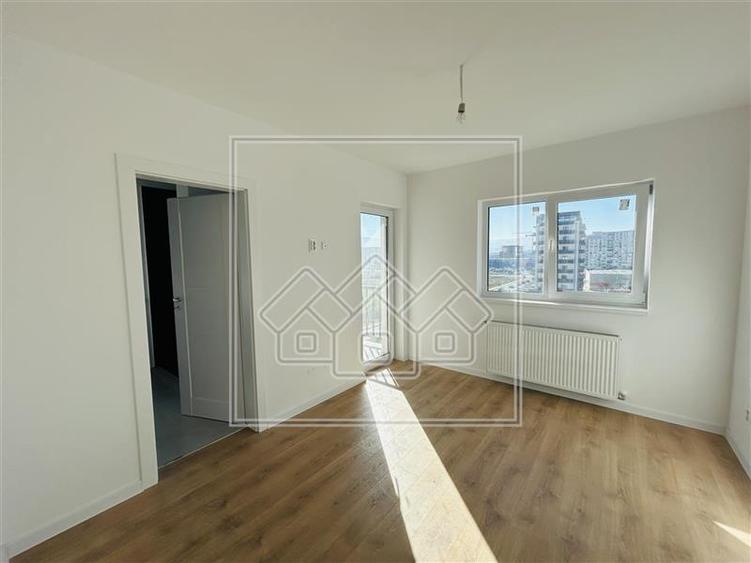 Ap 4 camere, 2 balcoane, et intermediar, lift, Doamna Stanca