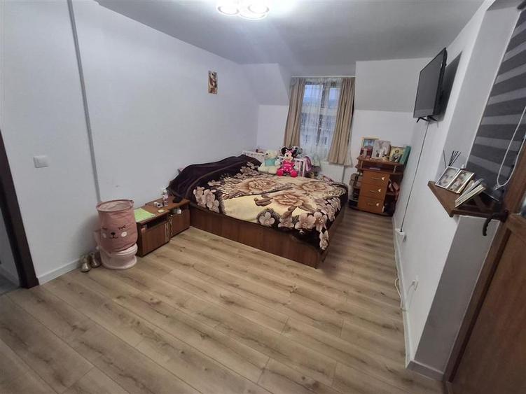 Casa individuala 3 camere 2 bai curte si garaj - zona Talmaciu
